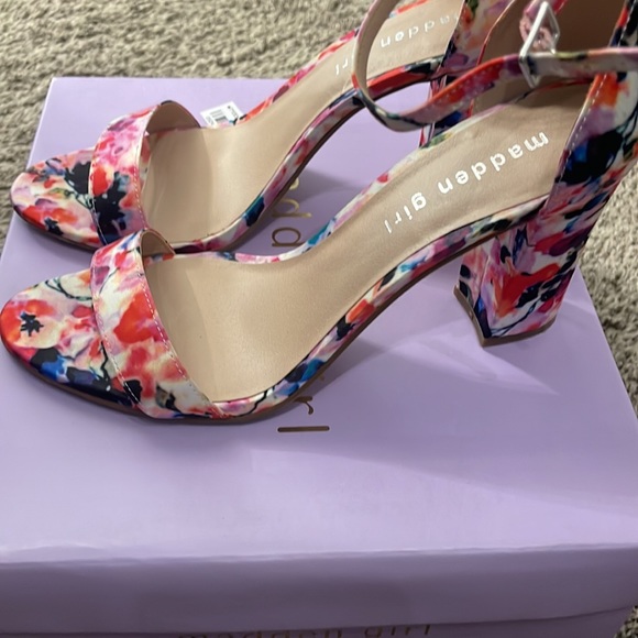 Madden Girl Beella Floral block heels - Picture 3 of 6